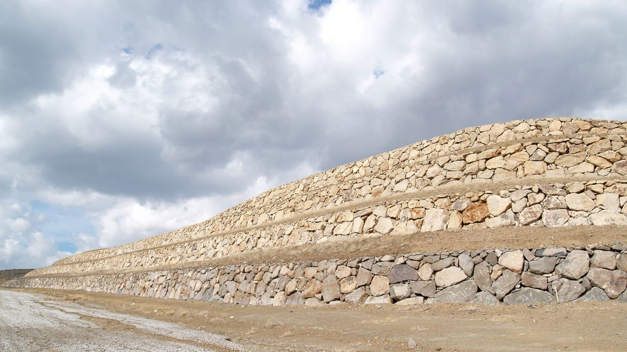 Boulder Retaining Wall Ideas